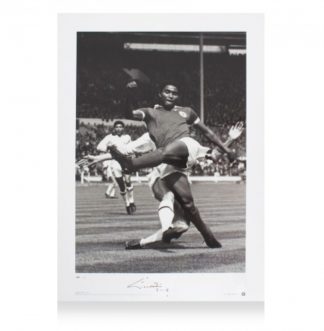 Eusébio Signed Benfica Photo