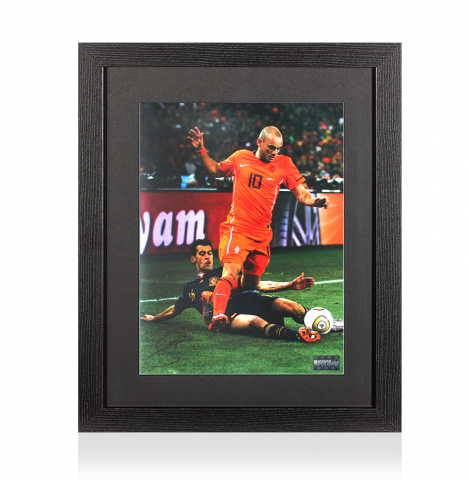 Sergio Busquets Signed Spain Photo In Black Wooden Frame: FIFA World Cup Final